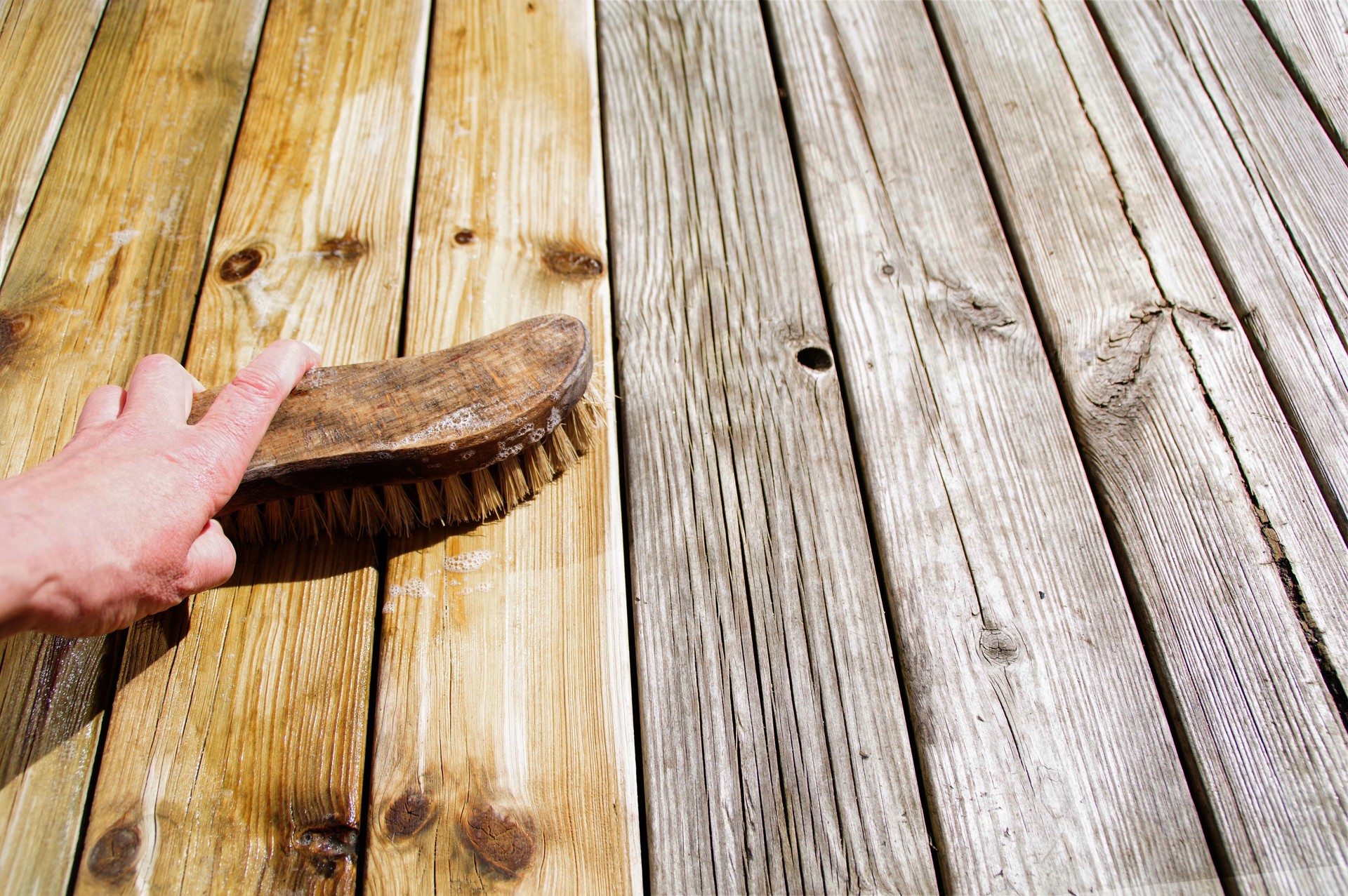 How to clean the veranda, getting away from gray tree and get a new look. Differences before and after.